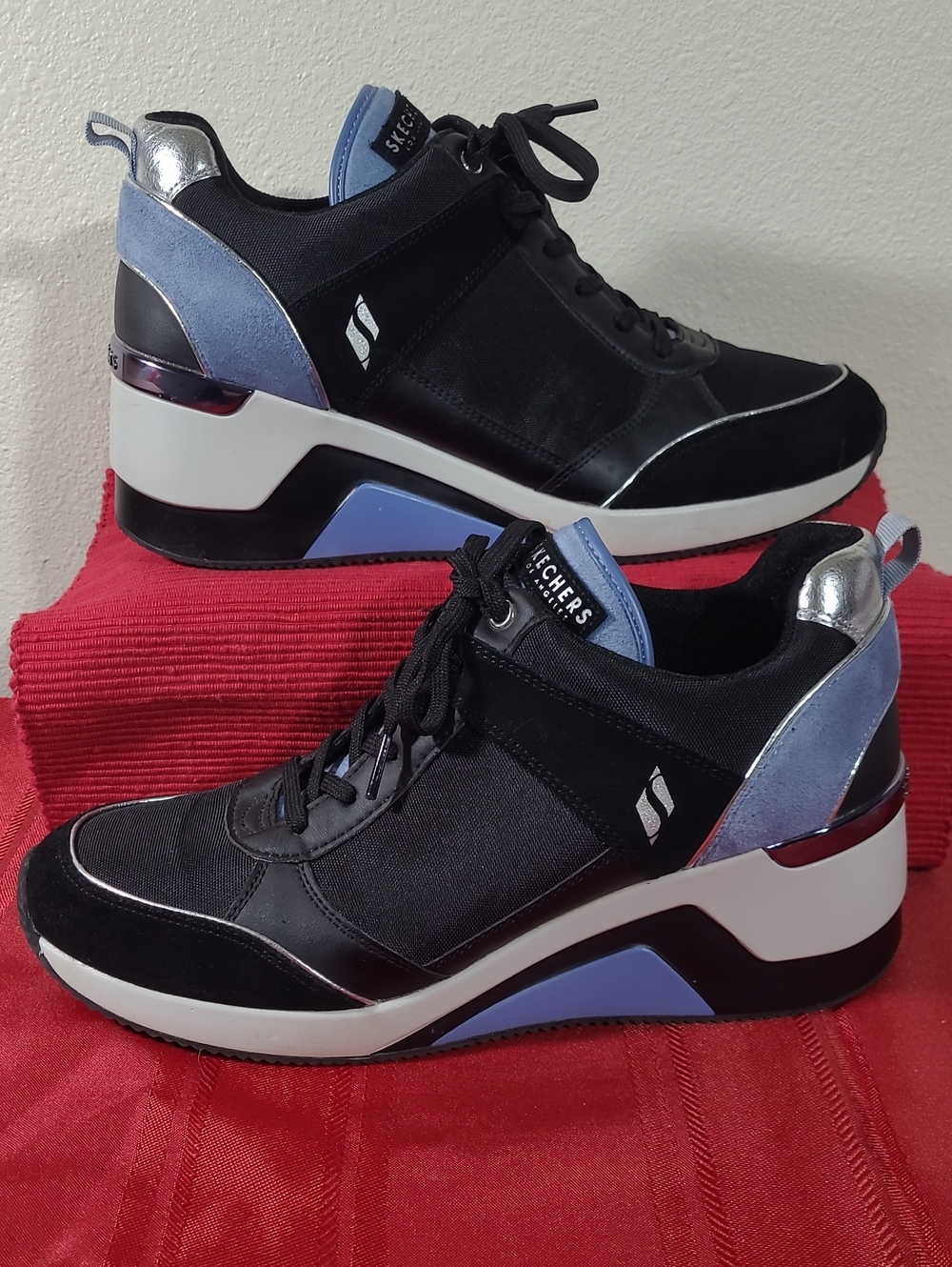 Skechers Million Hign N fly Sneakers Black & Periwinkle Wedge Lace-Up Sneakers